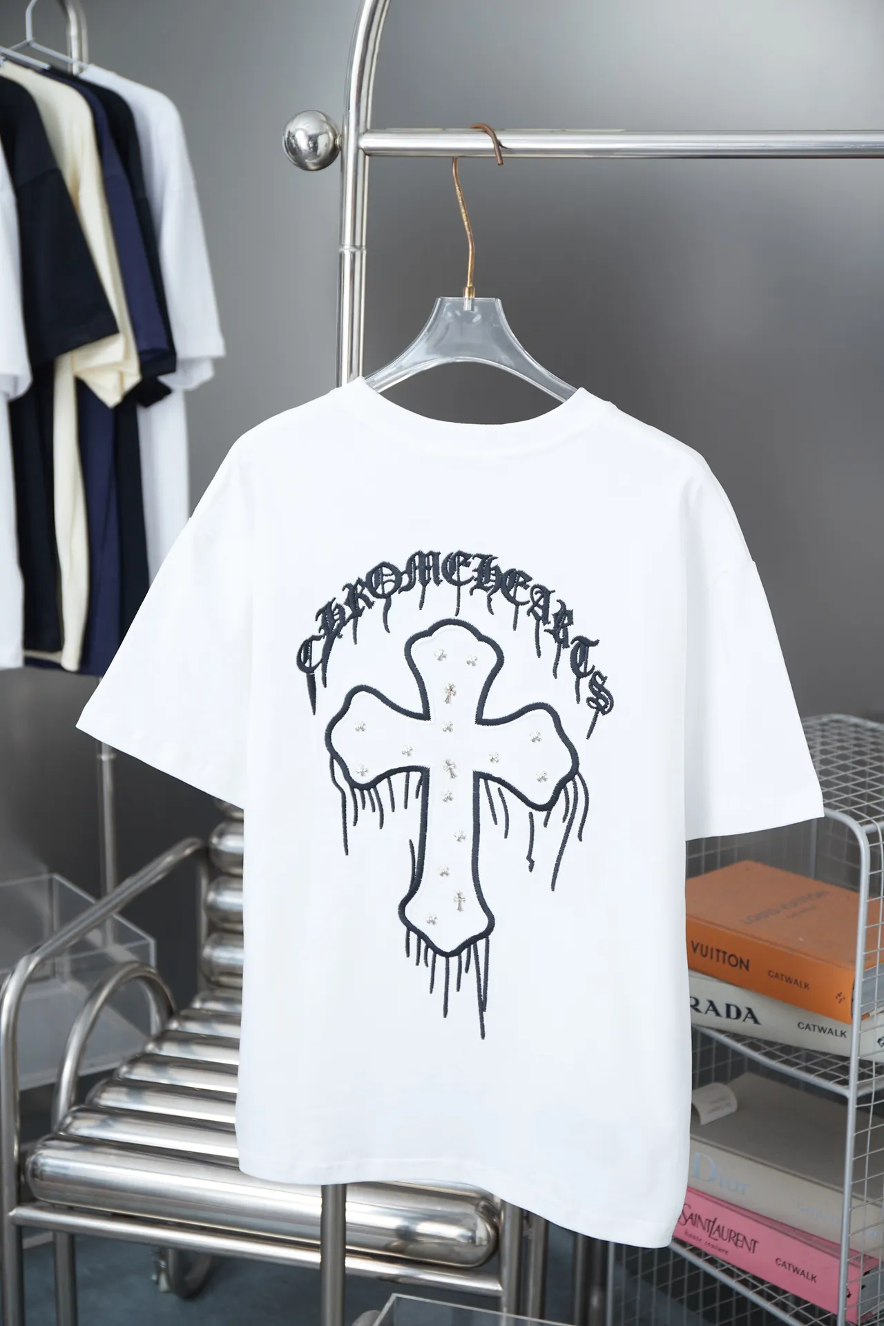 🅿️200 Ch*ome Hearte 25SS early spring new style, patch embroidery hardware, Croix heart cross short sleeves, light luxury, essential item for daily commuting for men and women, correct version, welcome to compare, detailed features · 320g 100% pure cotton double yarn jersey fabric · Custom dyed in the same cylinder, special thickened 32 count double strand 1X1 thread · Imported Tajima machine embroidery and stitch embroidery letters➕original cloth patch embroidered cross➕high temperature hot stamping hardware accessories. Chest embroidery patch with heart pattern➕hand-stitched hardware accessories · Double-needle stitching and cross-stitching technology · Original main mark washed tag brand moisture-proof paper packaging Color: black/white/burgundy Size: S/M/L/XL